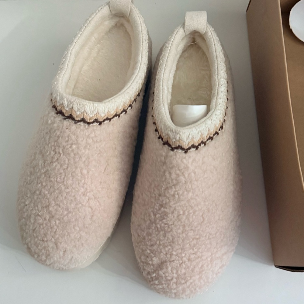 Beige Sherpa faux fur clogs with platform - Picture 2 of 5